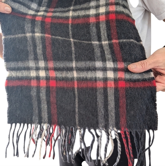 Women’s 100% CASHMERE Grey Red White Plaid Preppy Scarf - Picture 3 of 7
